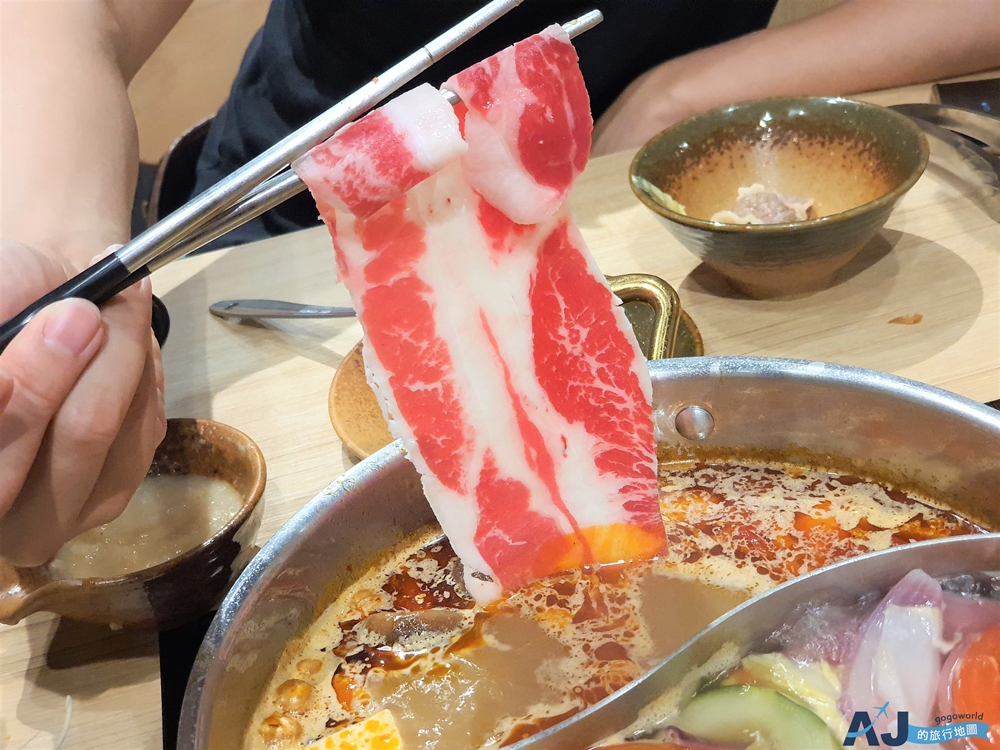 桃園美食 聚北海道昆布鍋桃園統領店 新鮮野菜自助吧吃到飽 桃園火鍋推薦