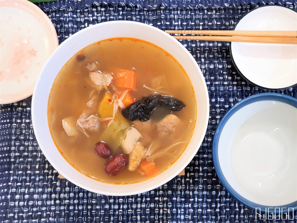 低熱量料理 王媽媽廚房雞湯鍋 9種口味美味鮮食包、還有手作抓餅喔