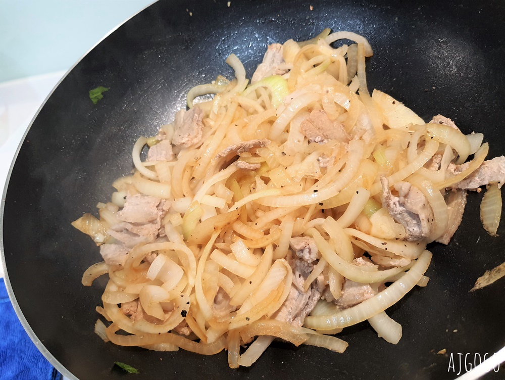簡單食譜 黑胡椒炒洋蔥豬肉 快速家常菜 洋蔥料理推薦