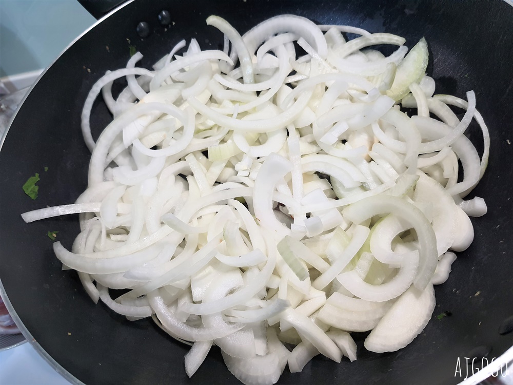 簡單食譜 黑胡椒炒洋蔥豬肉 快速家常菜 洋蔥料理推薦