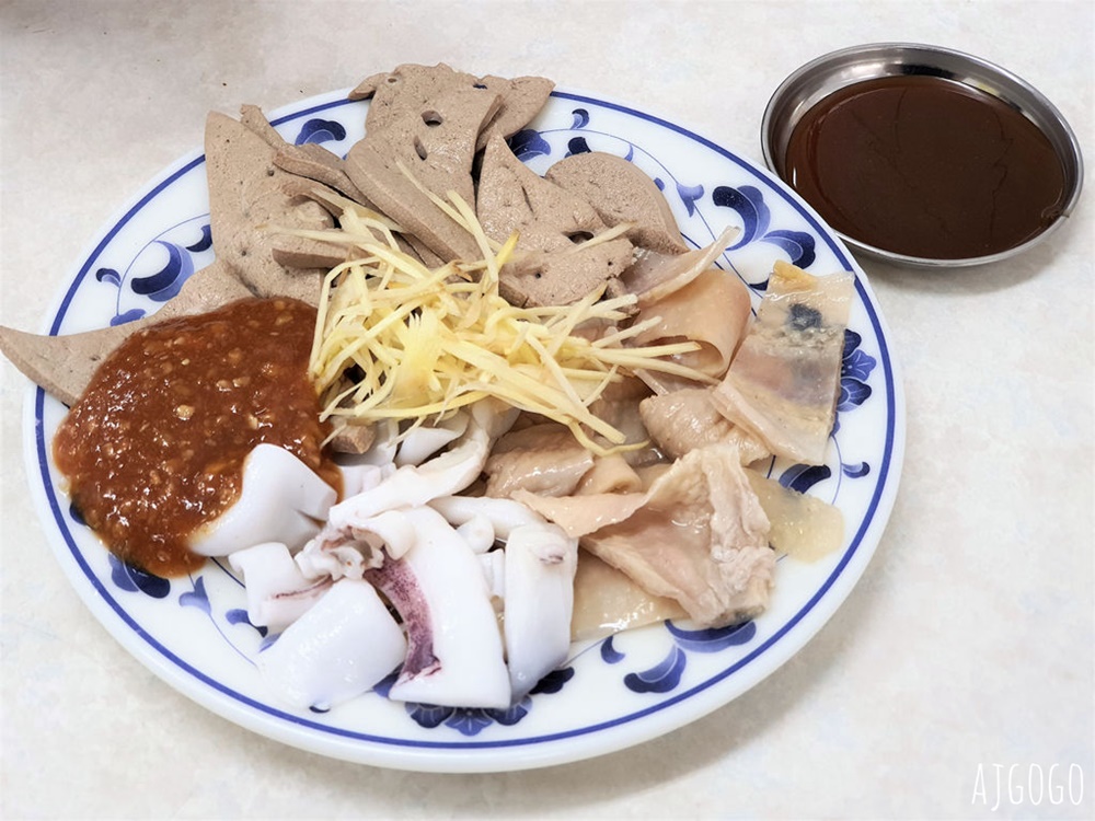 高雄美食 阿財雞絲麵 高雄鹽埕傳統小吃 雞絲麵專賣店、小菜好吃