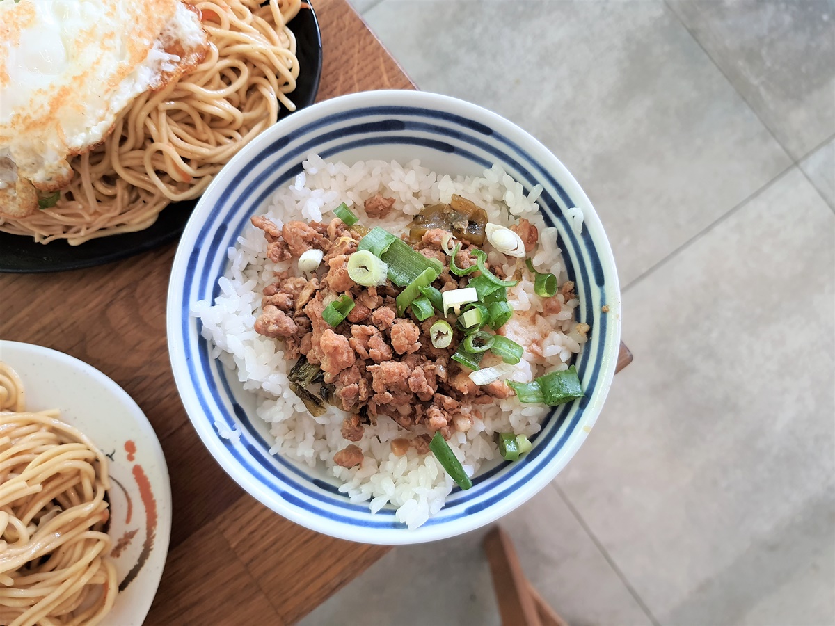 花蓮美食 錢記早餐 花蓮早餐推薦 炒麵、豬血湯、蛋餅是傳統口味 @AJ的旅行地圖