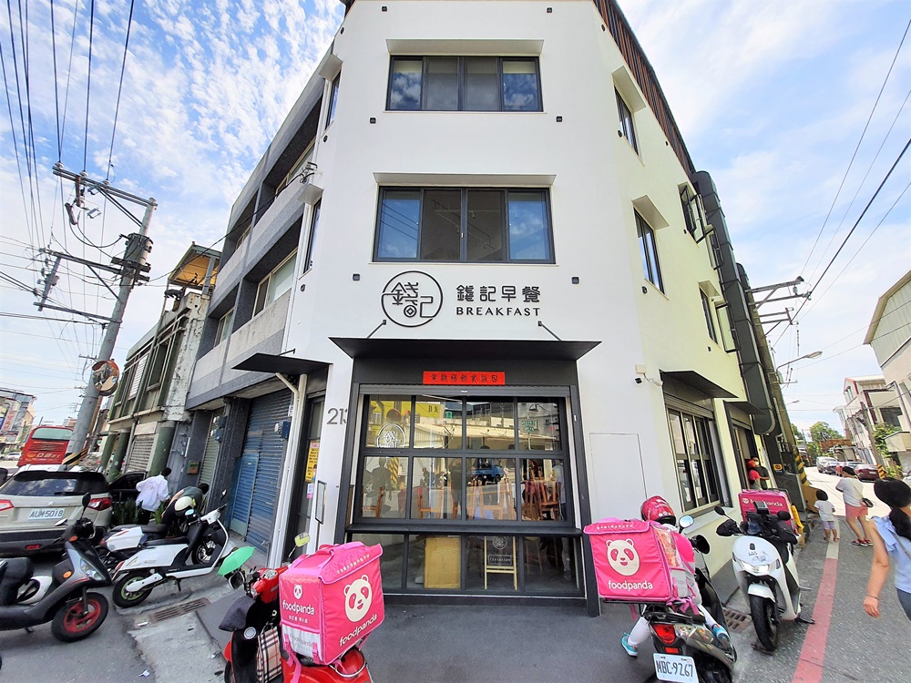 花蓮美食 錢記早餐 花蓮早餐推薦 炒麵、豬血湯、蛋餅是傳統口味