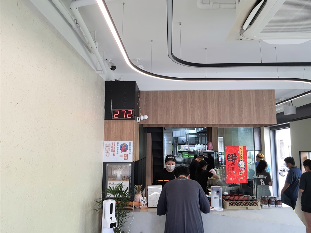 花蓮美食 錢記早餐 花蓮早餐推薦 炒麵、豬血湯、蛋餅是傳統口味