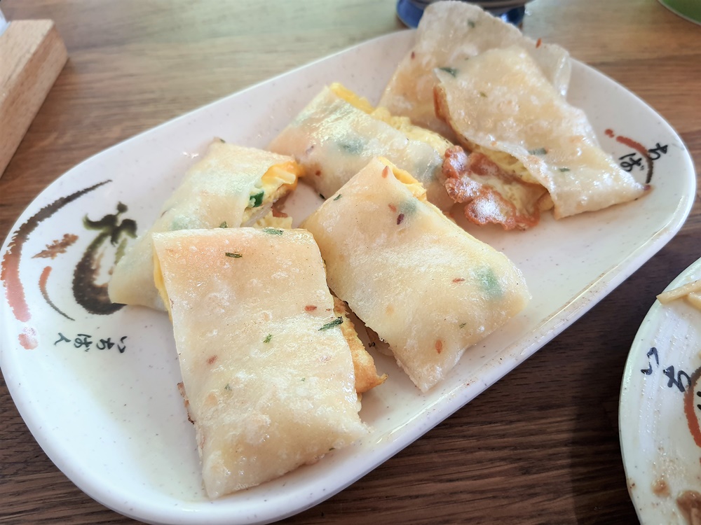 花蓮美食 錢記早餐 花蓮早餐推薦 炒麵、豬血湯、蛋餅是傳統口味