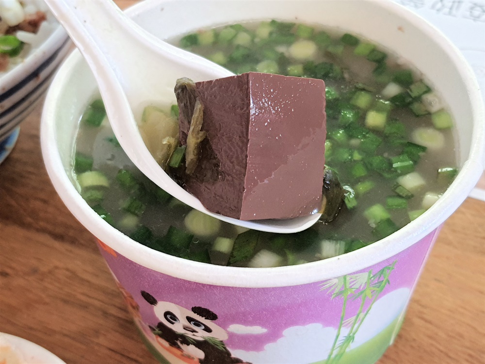 花蓮美食 錢記早餐 花蓮早餐推薦 炒麵、豬血湯、蛋餅是傳統口味