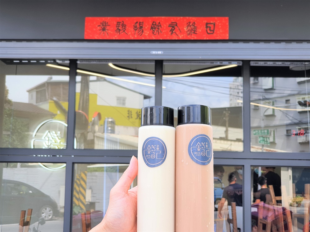 花蓮美食 錢記早餐 花蓮早餐推薦 炒麵、豬血湯、蛋餅是傳統口味