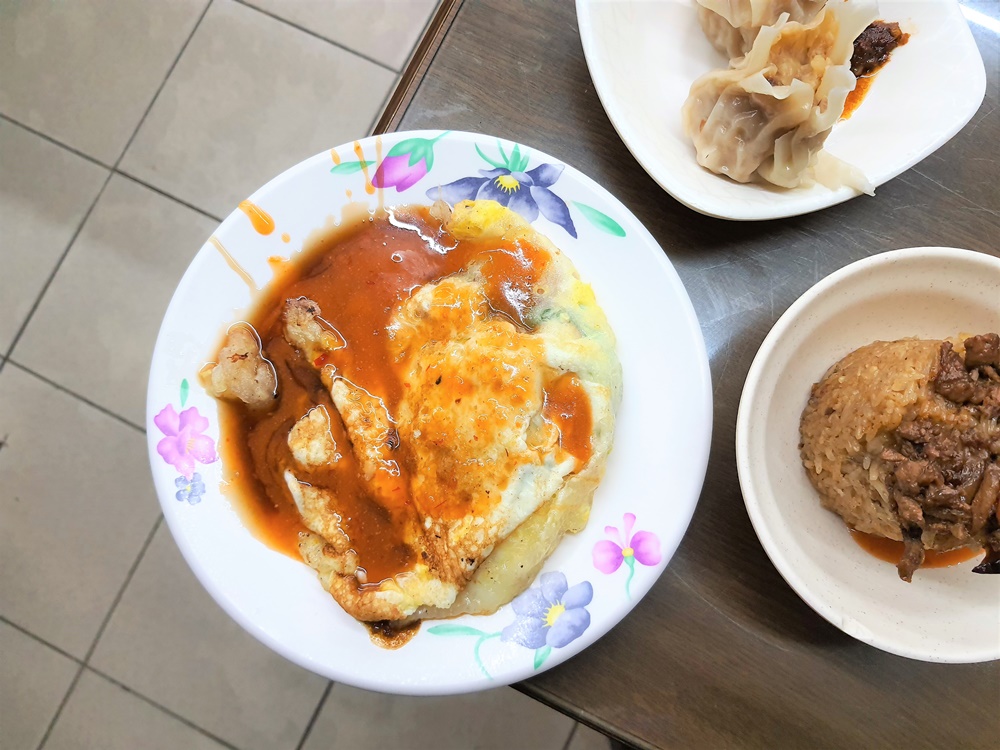 基隆美食 基隆簡家蚵仔煎 蚵仔好新鮮 還有好吃的基隆式燒賣