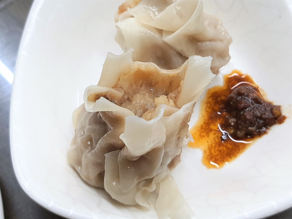 基隆美食 基隆簡家蚵仔煎 蚵仔好新鮮 還有好吃的基隆式燒賣
