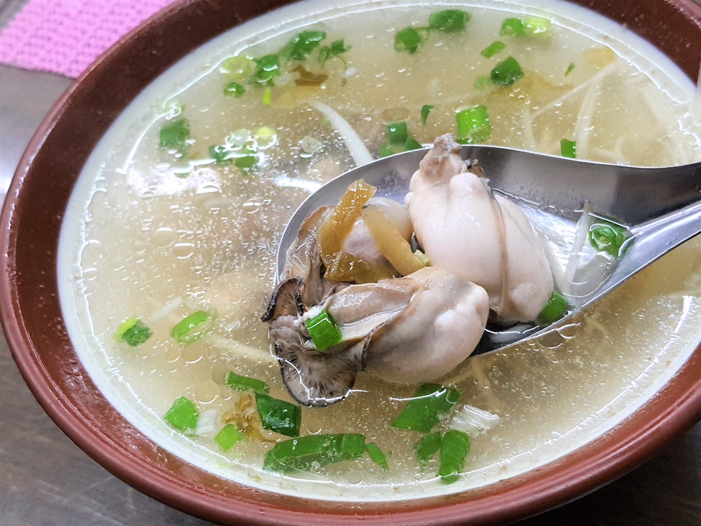 基隆美食 基隆簡家蚵仔煎 蚵仔好新鮮 還有好吃的基隆式燒賣