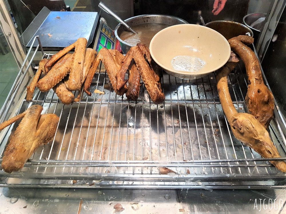 基隆美食 正豐鵝肉專賣店 基隆成功市場旁的好吃熱炒店 也有生魚片喔