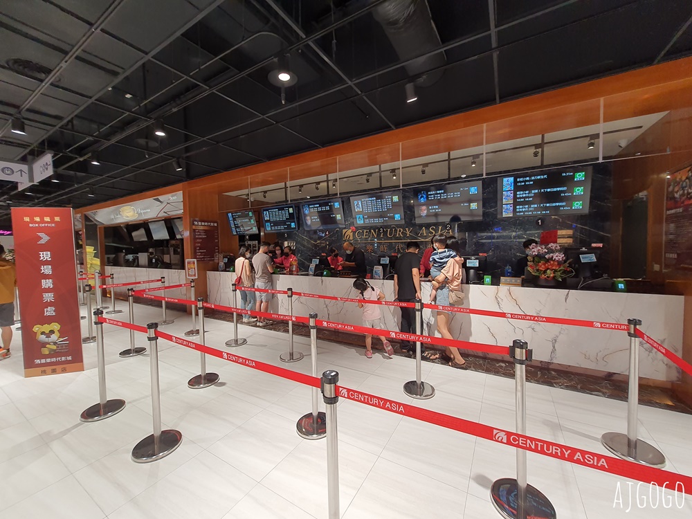 桃園景點 環球購物中心桃園A19 社區型百貨公司 家樂福 停車費 桃園景點 環球購物中心桃園A19 社區型百貨公司 家樂福 停車費