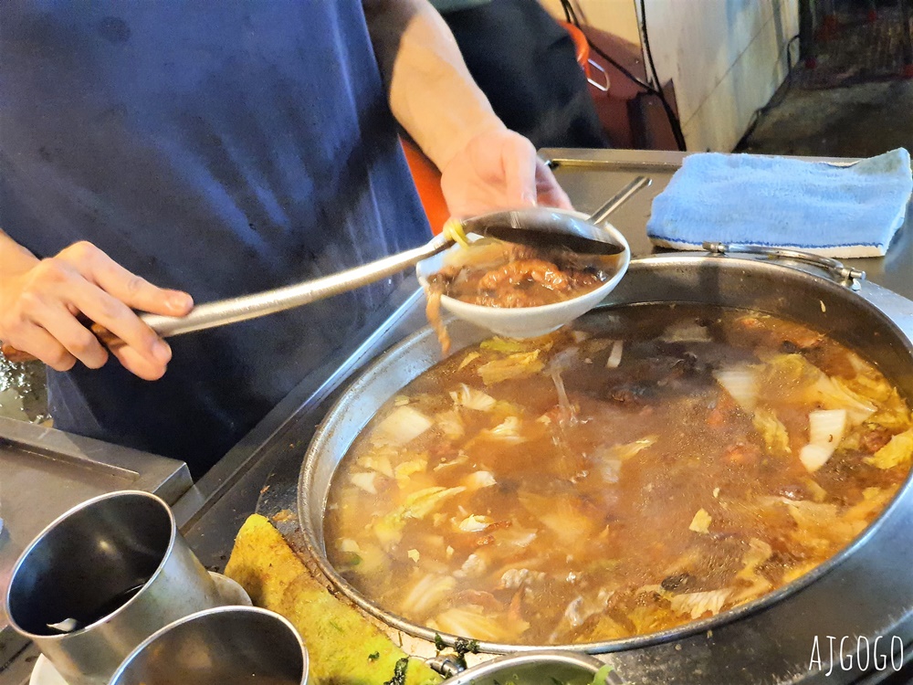基隆美食 圳記紅燒鰻 廟口夜市美食 魯肉飯是南台灣甜口味