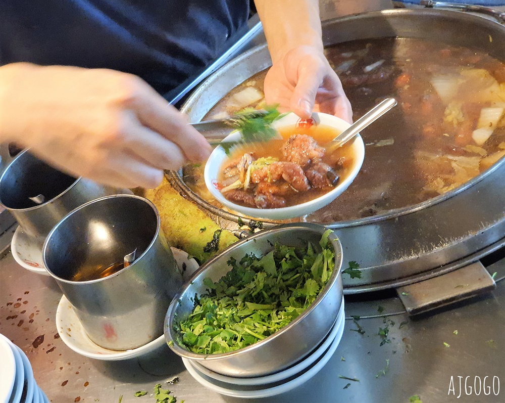 基隆美食 圳記紅燒鰻 廟口夜市美食 魯肉飯是南台灣甜口味 基隆美食 圳記紅燒鰻 廟口夜市美食 魯肉飯是南台灣甜口味