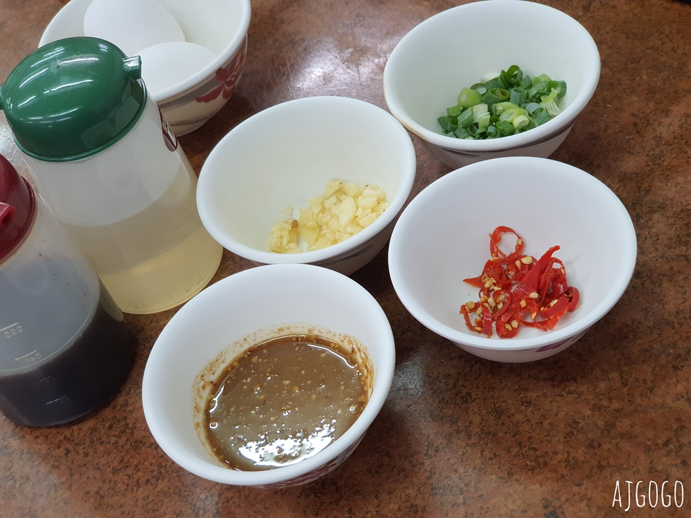 高雄美食 汕頭天天沙茶火鍋 鹽埕火鍋老店 清甜不油膩的扁魚湯頭好喝