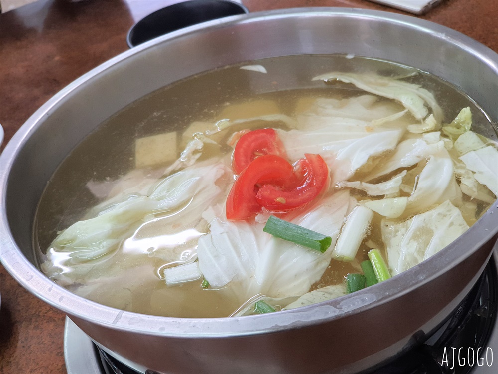高雄美食 汕頭天天沙茶火鍋 鹽埕火鍋老店 清甜不油膩的扁魚湯頭好喝