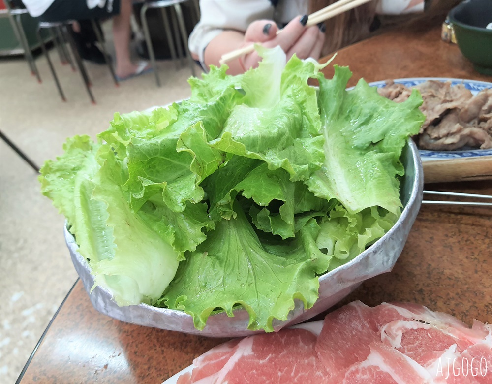 高雄美食 汕頭天天沙茶火鍋 鹽埕火鍋老店 清甜不油膩的扁魚湯頭好喝