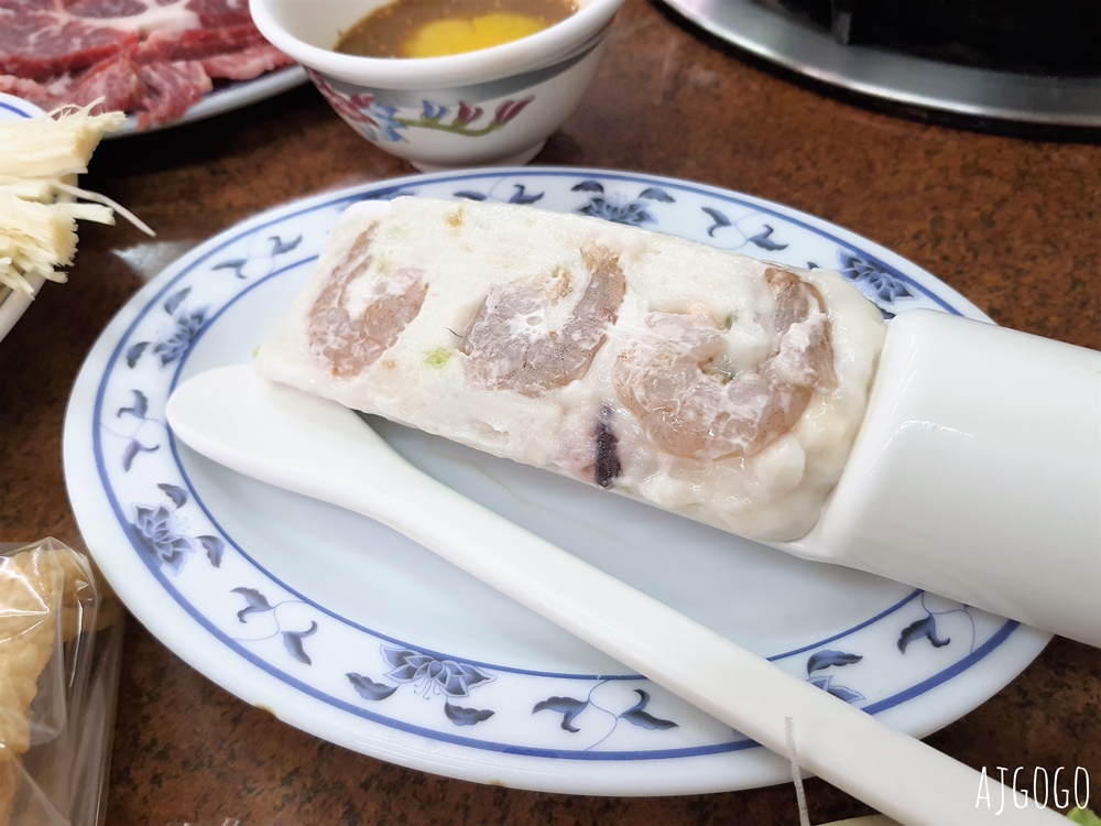 高雄美食 汕頭天天沙茶火鍋 鹽埕火鍋老店 清甜不油膩的扁魚湯頭好喝