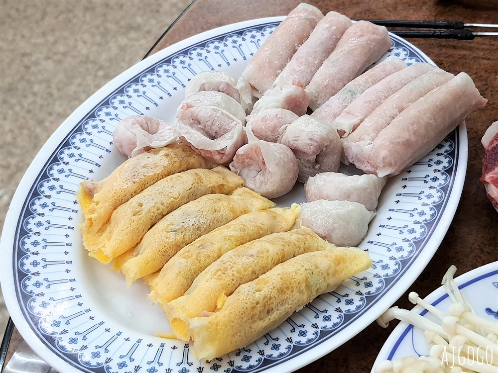 高雄美食 汕頭天天沙茶火鍋 鹽埕火鍋老店 清甜不油膩的扁魚湯頭好喝