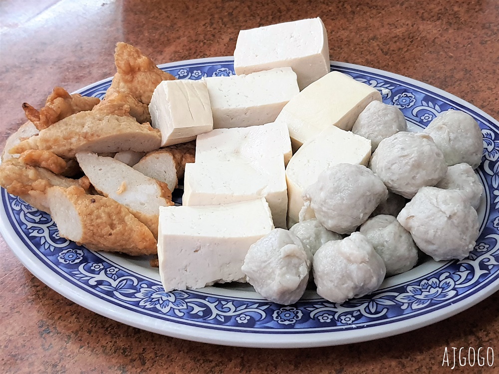 高雄美食 汕頭天天沙茶火鍋 鹽埕火鍋老店 清甜不油膩的扁魚湯頭好喝