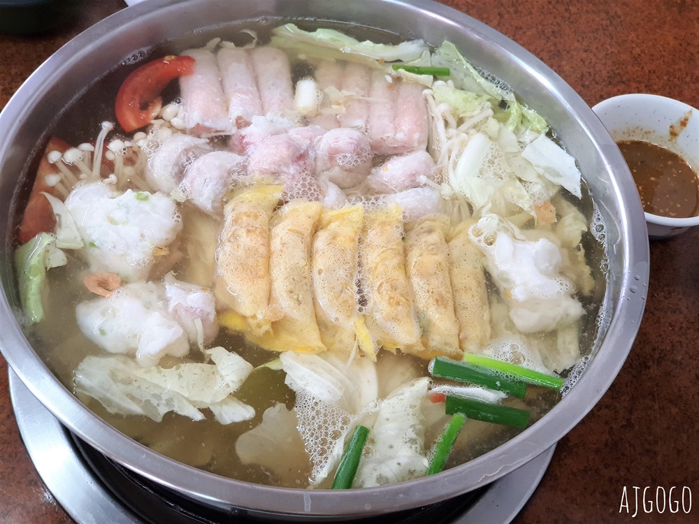 高雄美食 汕頭天天沙茶火鍋 鹽埕火鍋老店 清甜不油膩的扁魚湯頭好喝