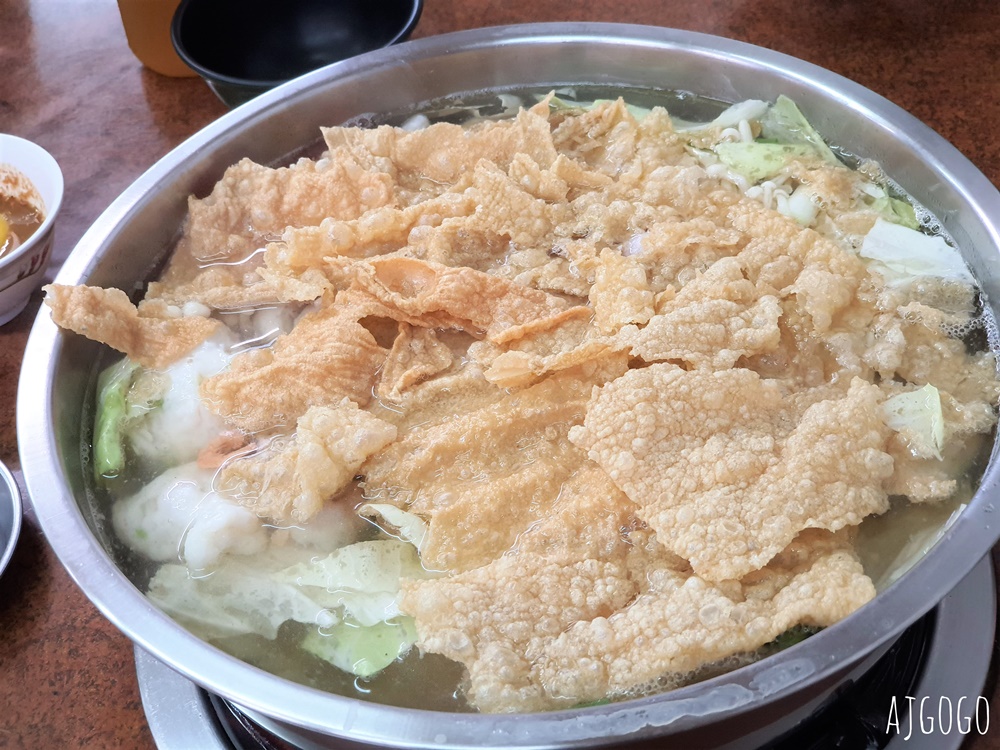 高雄美食 汕頭天天沙茶火鍋 鹽埕火鍋老店 清甜不油膩的扁魚湯頭好喝