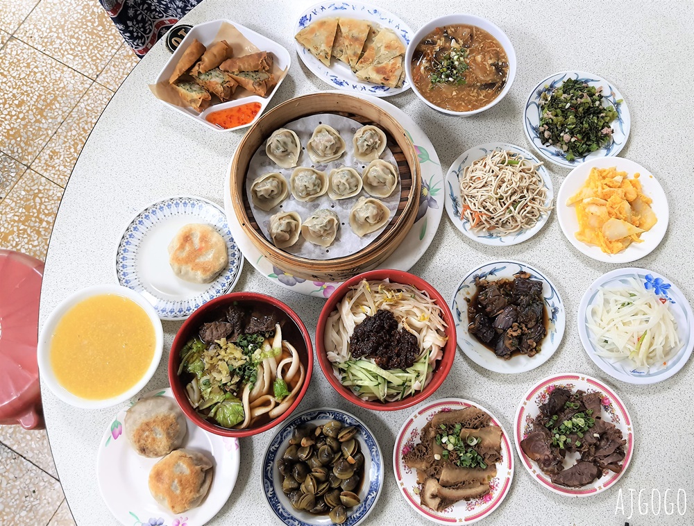 南投美食 梅園餡餅粥 中興新村美食推薦 小菜、豬肉蒸餃、酸辣湯好吃