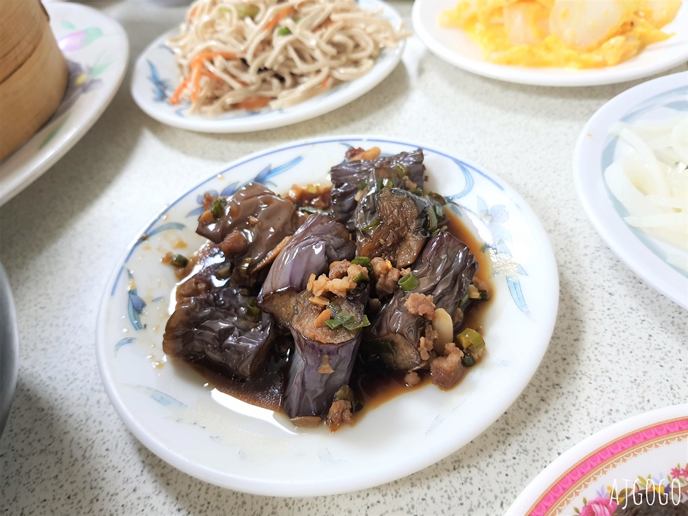南投美食 梅園餡餅粥 中興新村美食推薦 小菜、豬肉蒸餃、酸辣湯好吃