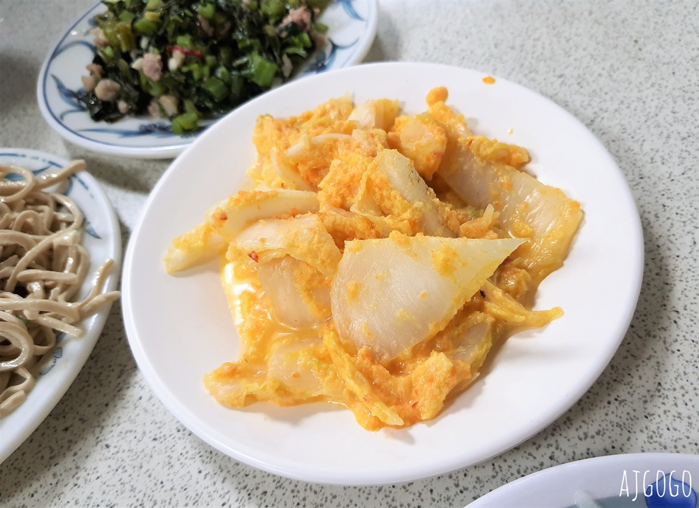南投美食 梅園餡餅粥 中興新村美食推薦 小菜、豬肉蒸餃、酸辣湯好吃