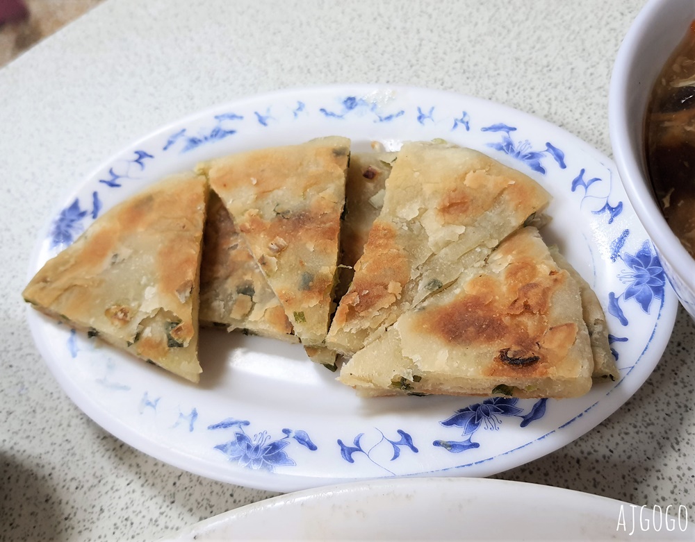 南投美食 梅園餡餅粥 中興新村美食推薦 小菜、豬肉蒸餃、酸辣湯好吃