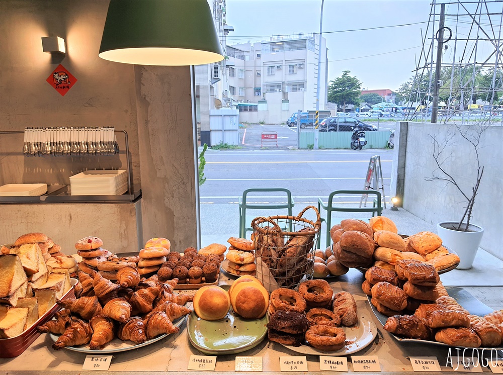 屏東美食 美菊麵包店 屏東市好吃麵包 文青裝潢 屏東旅遊推薦