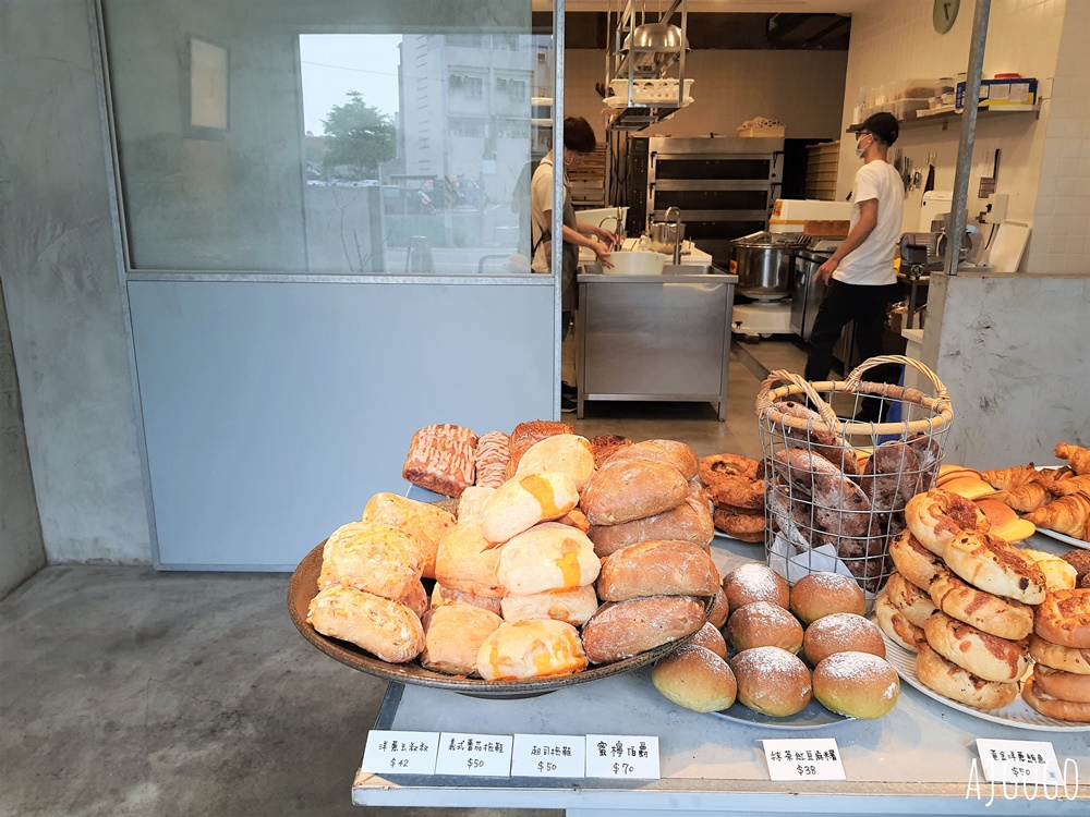 屏東美食 美菊麵包店 屏東市好吃麵包 文青裝潢 屏東旅遊推薦