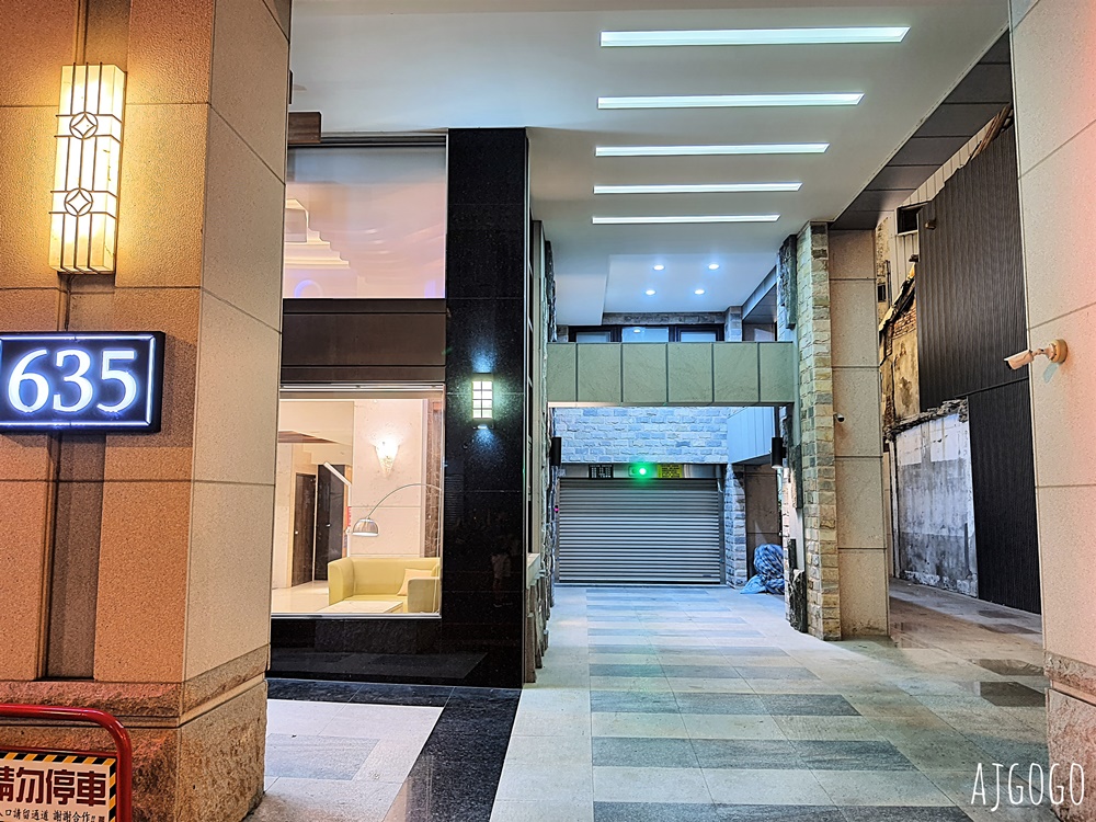 2026台中住宿 楓華沐月台灣大道行館 台中飯店推薦 標準家庭房、停車場