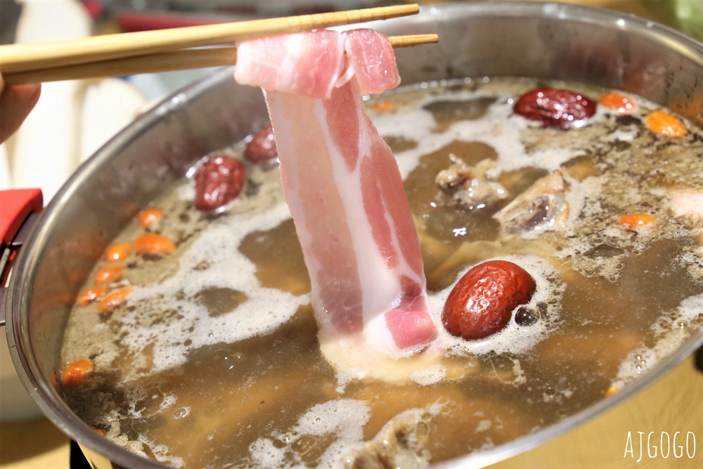 火鍋宅配 在家吃松阪火鍋組 台灣豬肉送到家 還有好喝的養生藥膳龍骨湯組
