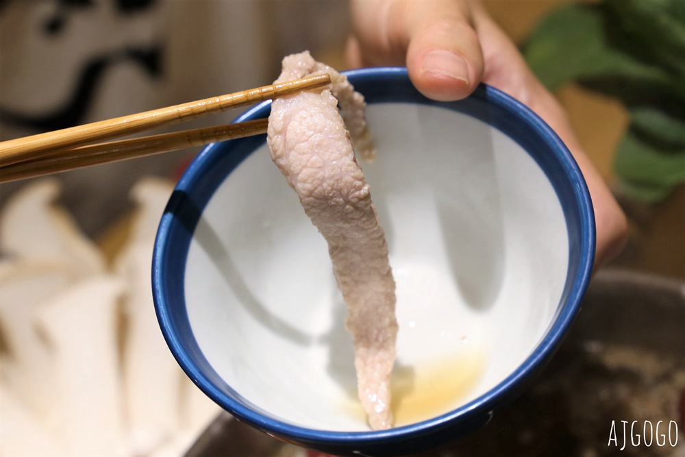 火鍋宅配 在家吃松阪火鍋組 台灣豬肉送到家 還有好喝的養生藥膳龍骨湯組 火鍋宅配 在家吃松阪火鍋組 台灣豬肉送到家 還有好喝的養生藥膳龍骨湯組