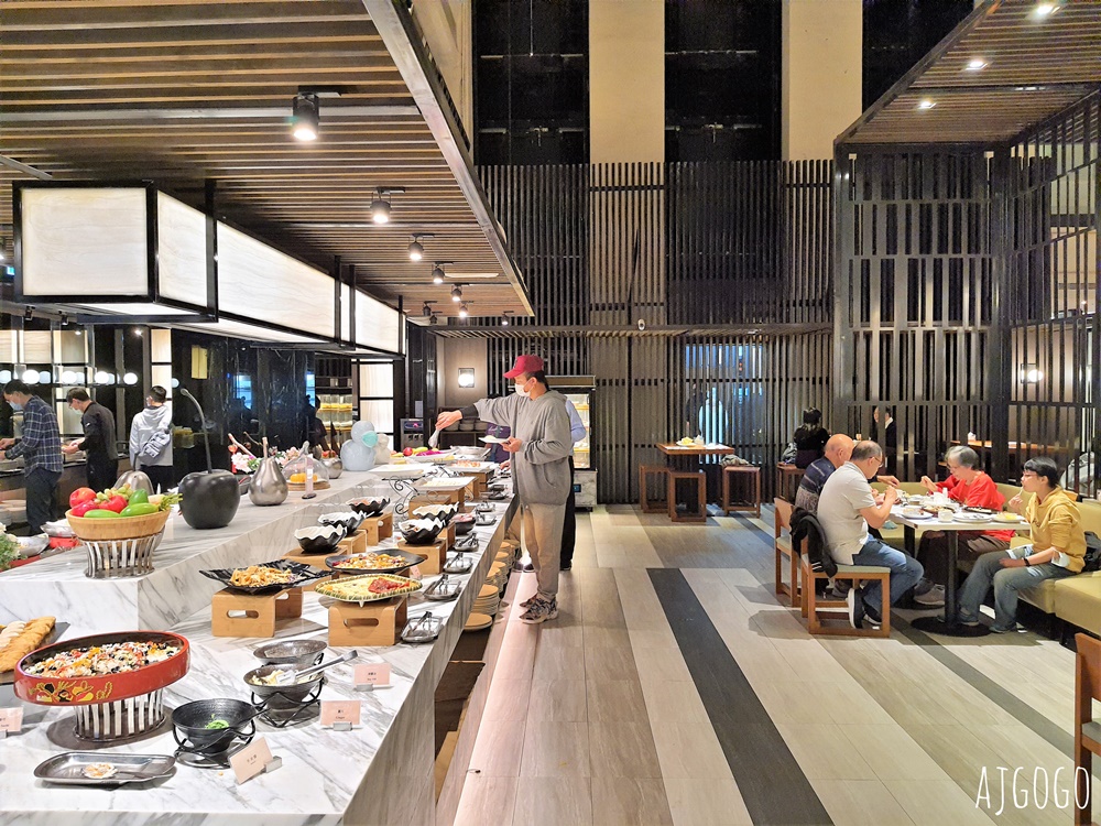 2026西門町美食 魅麗海 中庭餐廳 德立莊店 牛排、雞排、豬排+自助沙拉吧吃到飽 台北美食