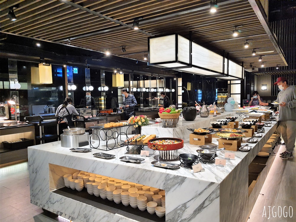 2026西門町美食 魅麗海 中庭餐廳 德立莊店 牛排、雞排、豬排+自助沙拉吧吃到飽 台北美食