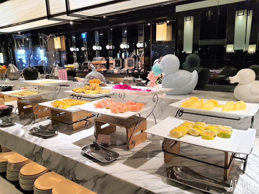 2026西門町美食 魅麗海 中庭餐廳 德立莊店 牛排、雞排、豬排+自助沙拉吧吃到飽 台北美食