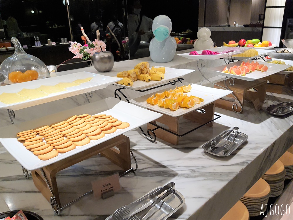 2026西門町美食 魅麗海 中庭餐廳 德立莊店 牛排、雞排、豬排+自助沙拉吧吃到飽 台北美食