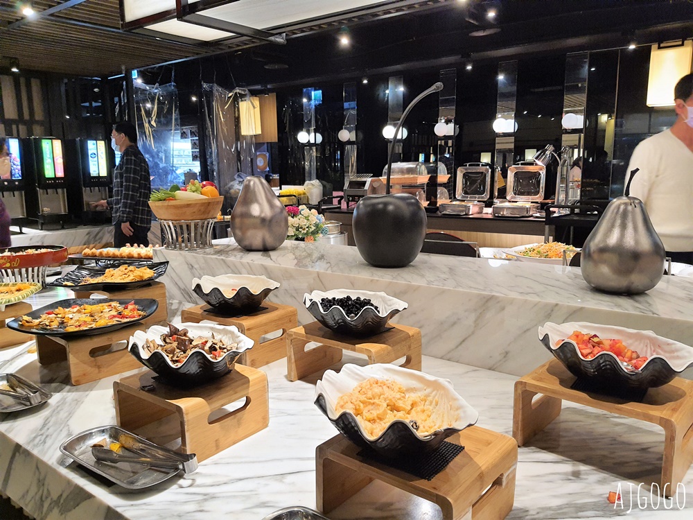 2026西門町美食 魅麗海 中庭餐廳 德立莊店 牛排、雞排、豬排+自助沙拉吧吃到飽 台北美食