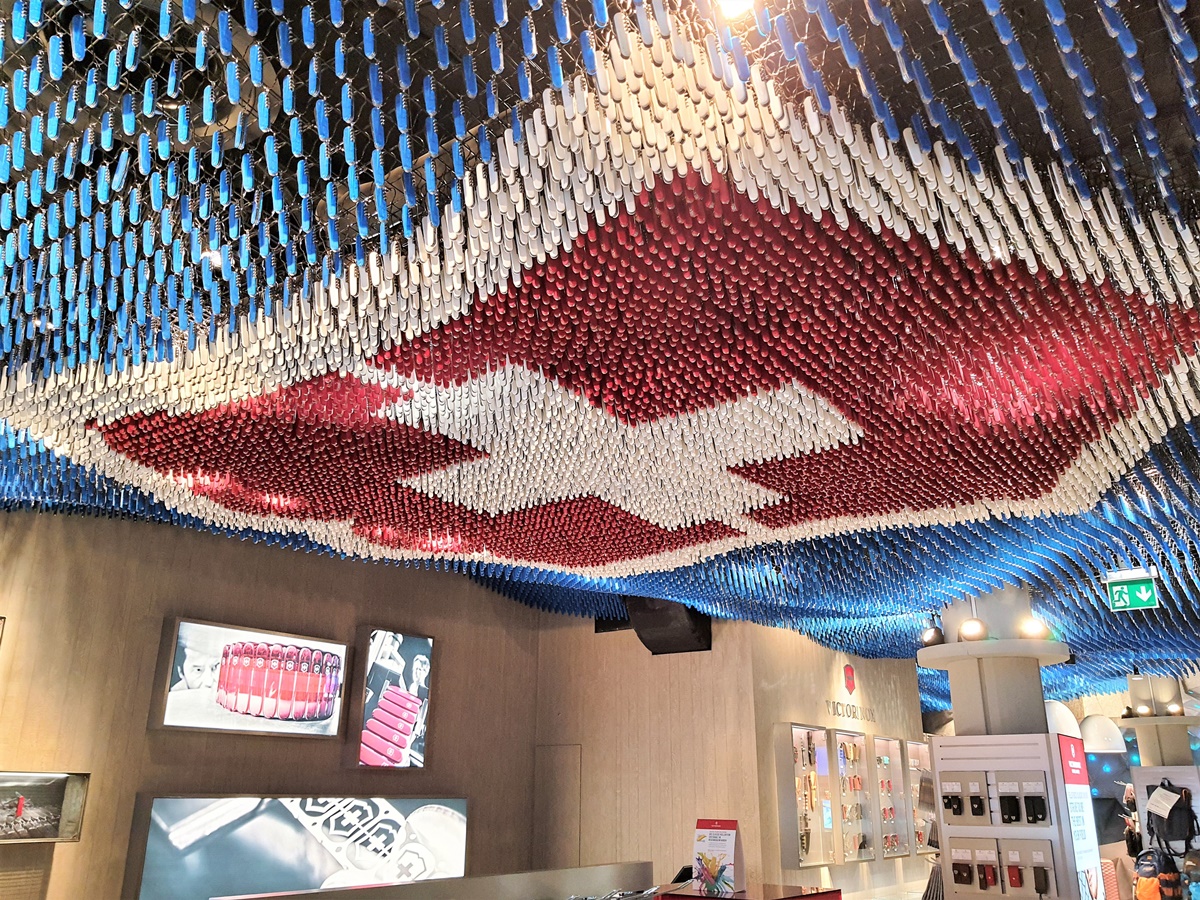 2026瑞士旅遊 少女峰紀念品旗艦店 因特拉肯市區 Top of Europe Flagship Store @AJ的旅行地圖