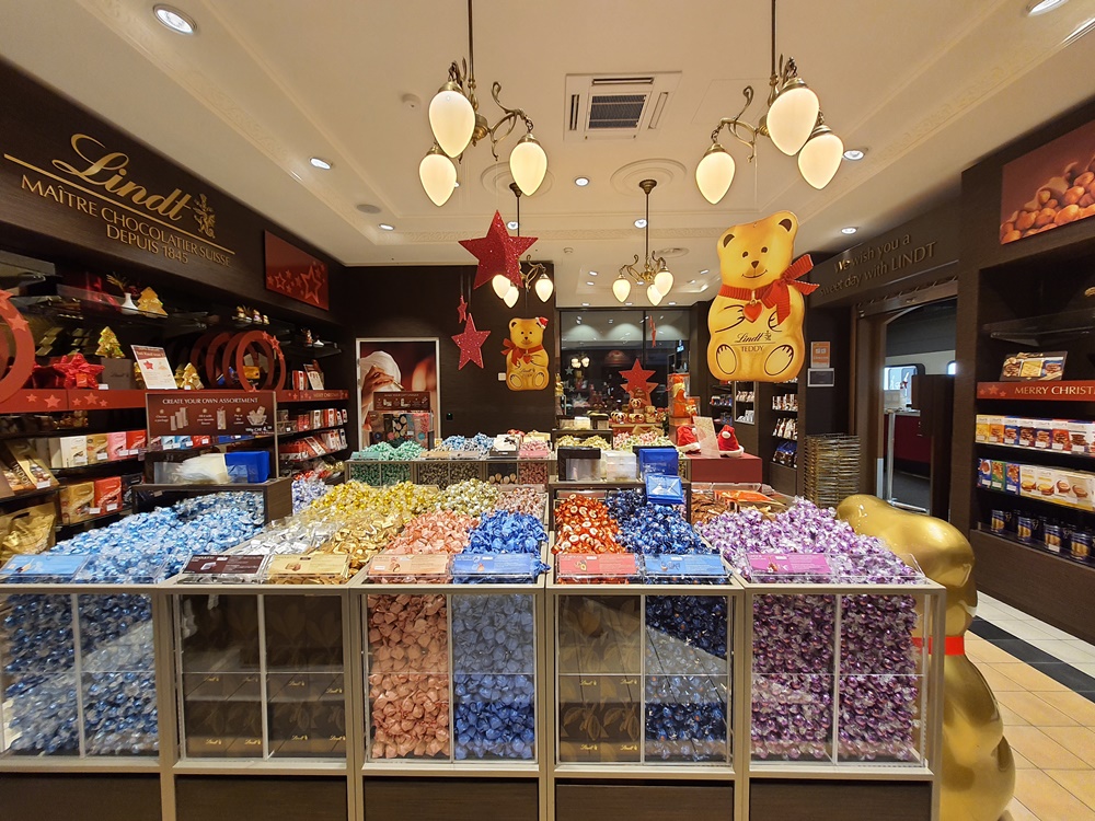 2026瑞士旅遊 少女峰紀念品旗艦店 因特拉肯市區 Top of Europe Flagship Store 2026瑞士旅遊 少女峰紀念品旗艦店 因特拉肯市區 Top of Europe Flagship Store