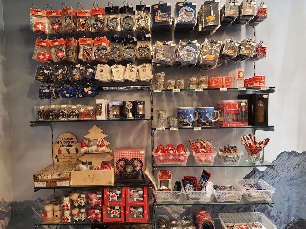 2026瑞士旅遊 少女峰紀念品旗艦店 因特拉肯市區 Top of Europe Flagship Store 2026瑞士旅遊 少女峰紀念品旗艦店 因特拉肯市區 Top of Europe Flagship Store