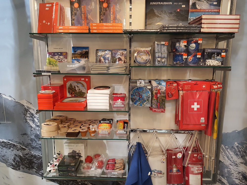 2026瑞士旅遊 少女峰紀念品旗艦店 因特拉肯市區 Top of Europe Flagship Store 2026瑞士旅遊 少女峰紀念品旗艦店 因特拉肯市區 Top of Europe Flagship Store