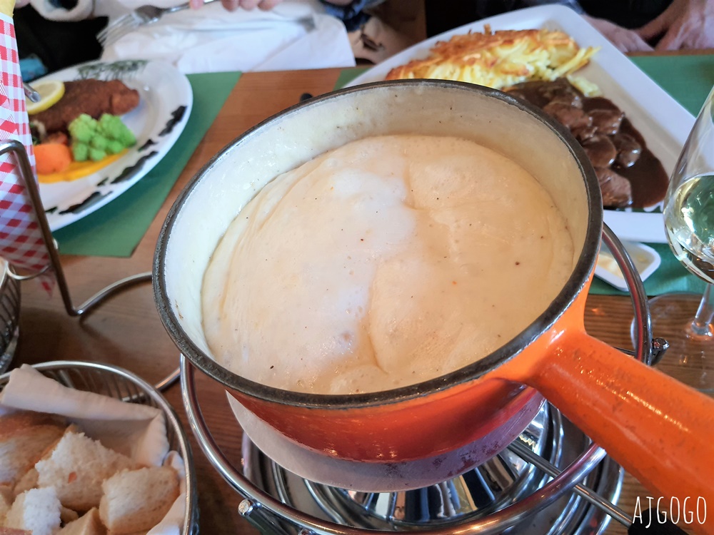 瑞士旅遊 薩斯費美食 Restaurant Zur Mühle 奧運滑雪金牌開的餐廳 起司火鍋、藍帶肉排好吃