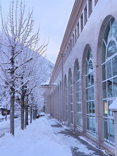 瑞士旅遊 洛伊克巴德溫泉區 Leukerbad Thermal bath 策馬特近郊泡溫泉的好地方