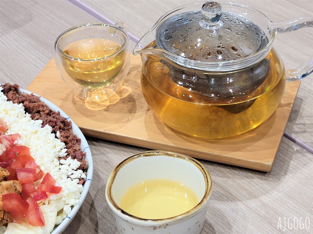 桃園美食 Woosa屋莎鬆餅屋 桃園新光站前店 莓果塔冰淇淋鬆餅、起司瀑布和牛堡好吃
