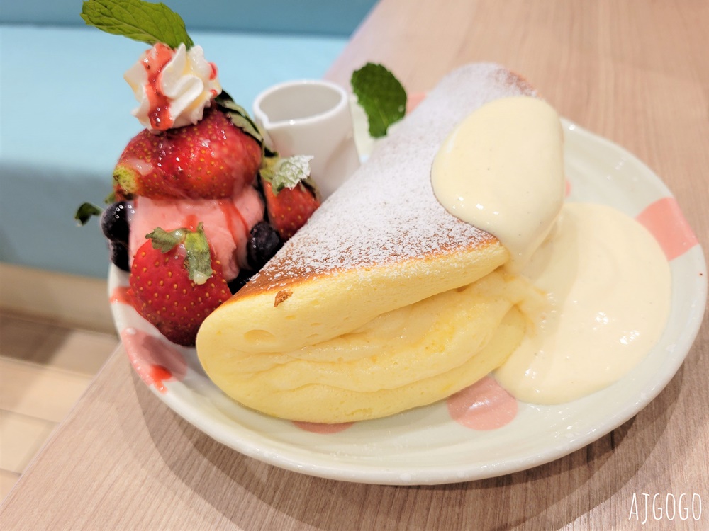 桃園美食 Woosa屋莎鬆餅屋 桃園新光站前店 莓果塔冰淇淋鬆餅、起司瀑布和牛堡好吃