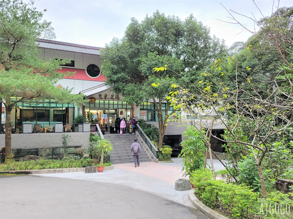 2026烏來溫泉 烏來名湯溫泉會館 半露天雙人湯屋 桶後溪水聲中享受溫泉 免費停車場、接駁車 烏來一日遊 2026烏來溫泉 烏來名湯溫泉會館 半露天雙人湯屋 桶後溪水聲中享受溫泉 免費停車場、接駁車 烏來一日遊