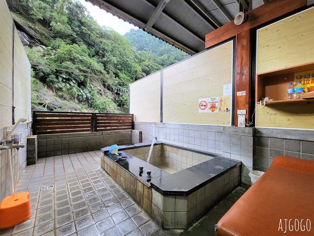 2026烏來溫泉 烏來名湯溫泉會館 半露天雙人湯屋 桶後溪水聲中享受溫泉 免費停車場、接駁車 烏來一日遊 2026烏來溫泉 烏來名湯溫泉會館 半露天雙人湯屋 桶後溪水聲中享受溫泉 免費停車場、接駁車 烏來一日遊